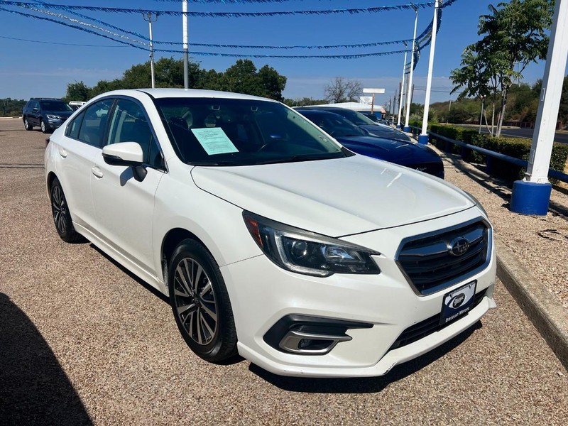 Subaru Legacy Vehicle Image 02