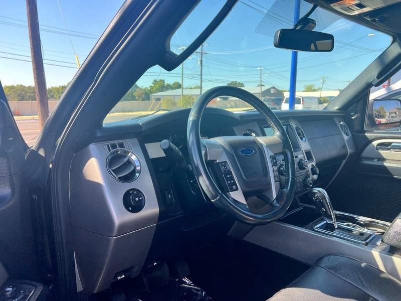 Ford Expedition EL Vehicle Image 05