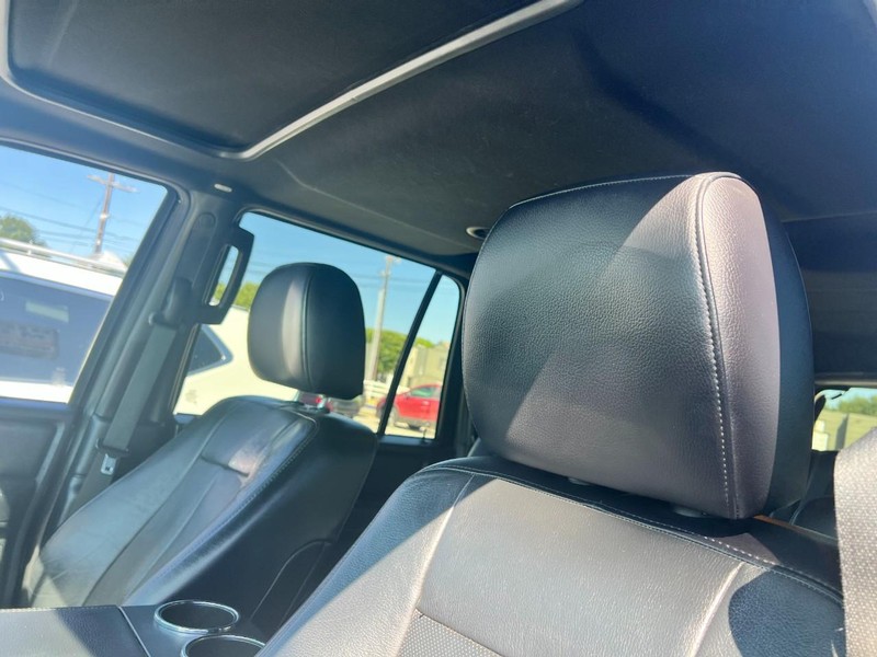 Ford Expedition EL Vehicle Image 06