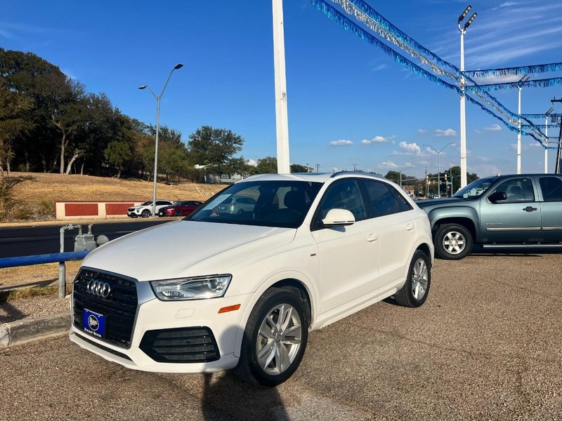 Audi Q3 Vehicle Image 02