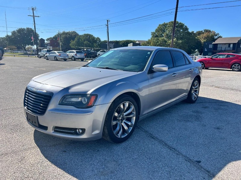 Chrysler 300 Vehicle Image 02