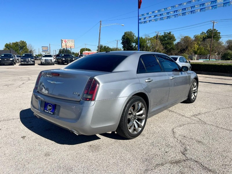 Chrysler 300 Vehicle Image 04