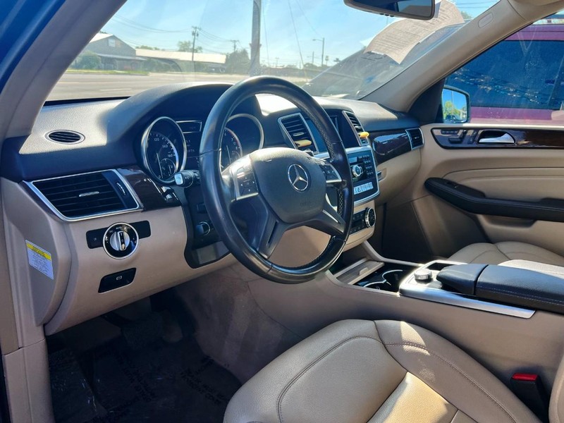 Mercedes-Benz M-Class Vehicle Image 06