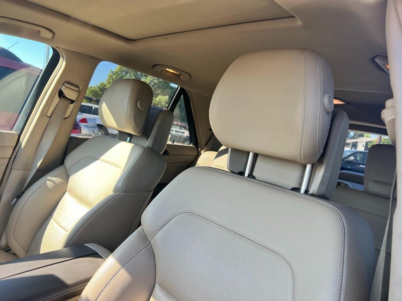 Mercedes-Benz M-Class Vehicle Image 07