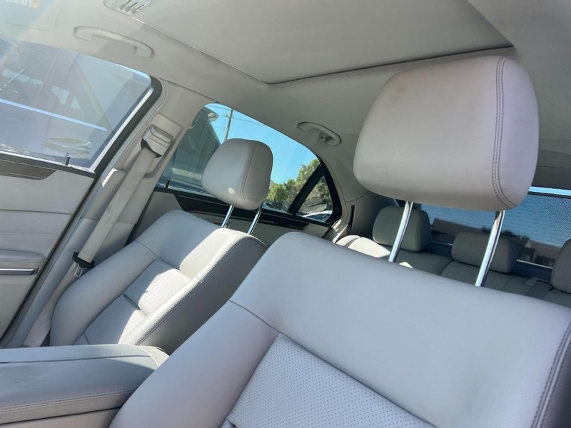 Mercedes-Benz E-Class Vehicle Image 07