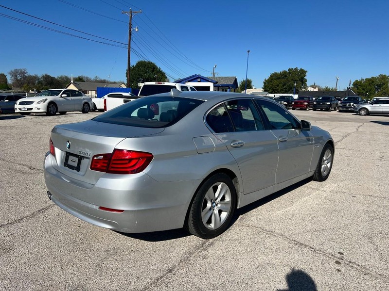 BMW 5 Series Vehicle Image 04