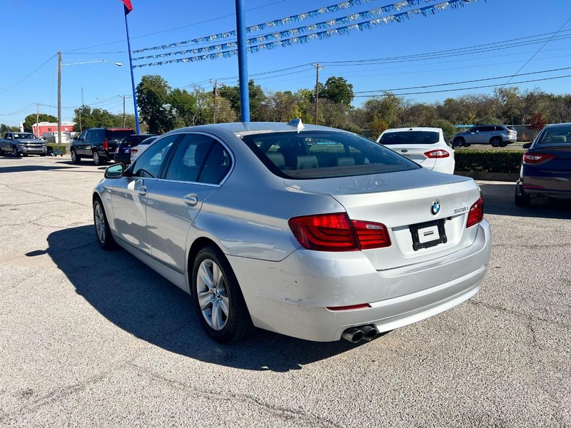 BMW 5 Series Vehicle Image 05
