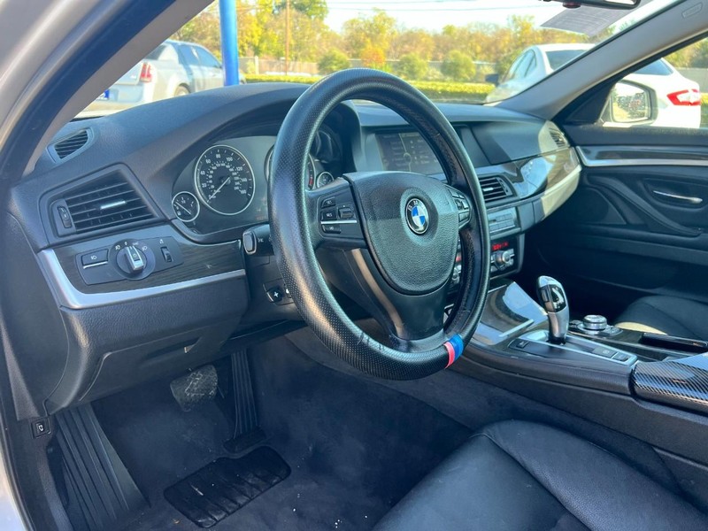 BMW 5 Series Vehicle Image 06
