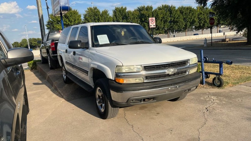 Chevrolet Suburban Vehicle Image 03