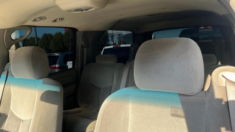 Chevrolet Suburban Vehicle Image 07
