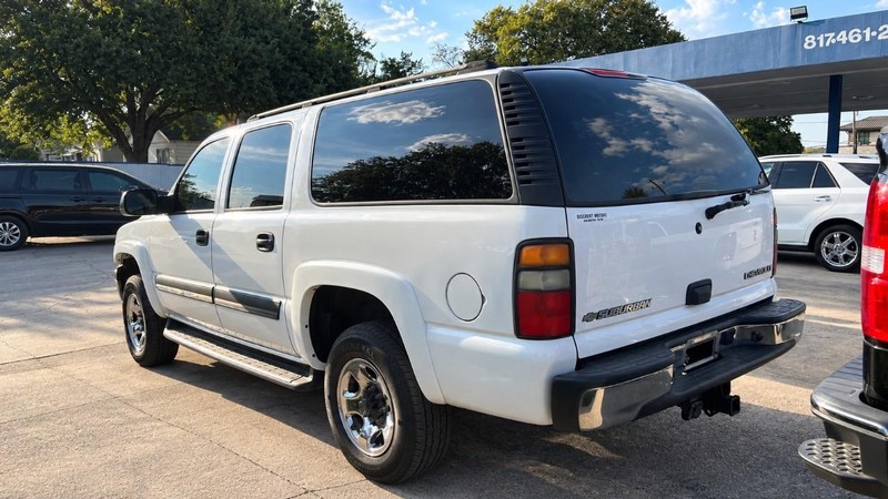 Chevrolet Suburban Vehicle Image 09