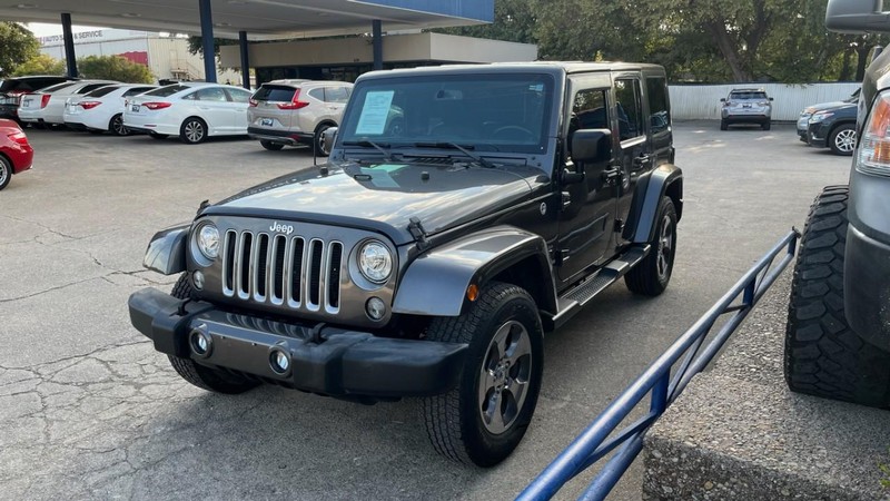 Jeep Wrangler Unlimited Vehicle Image 02