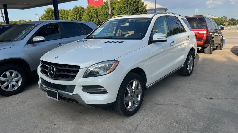 Mercedes-Benz M-Class Vehicle Image 02