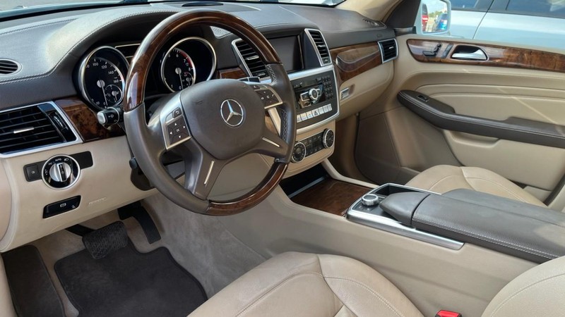 Mercedes-Benz M-Class Vehicle Image 05