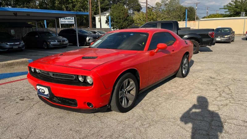 Dodge Challenger Vehicle Image 02