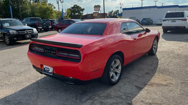 Dodge Challenger Vehicle Image 04