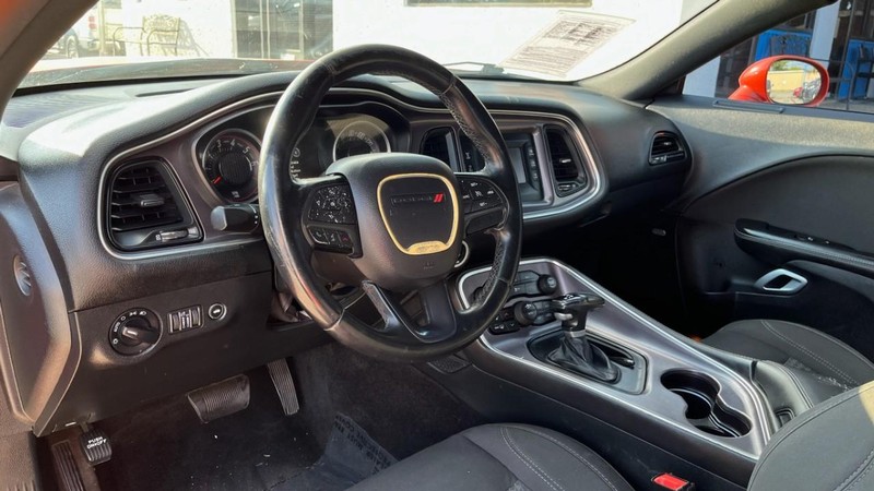 Dodge Challenger Vehicle Image 05