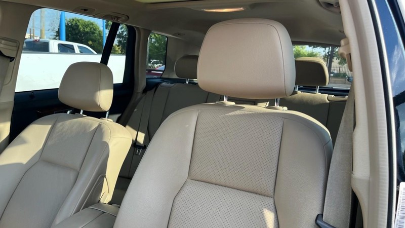 Mercedes-Benz GLK-Class Vehicle Image 06