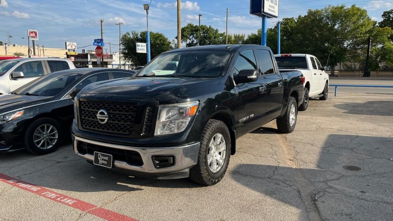Nissan Titan Vehicle Image 02