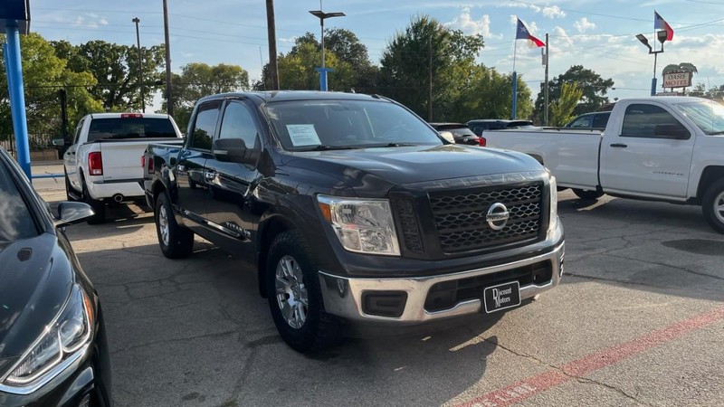 Nissan Titan Vehicle Image 03