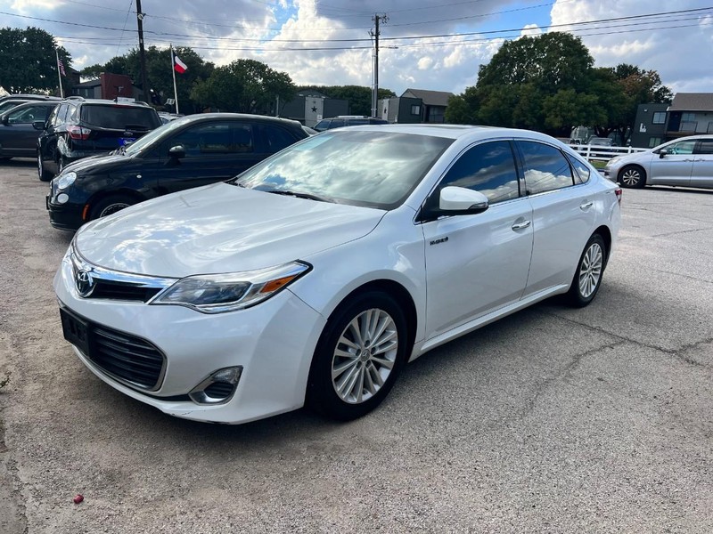 Toyota Avalon Hybrid Vehicle Image 02