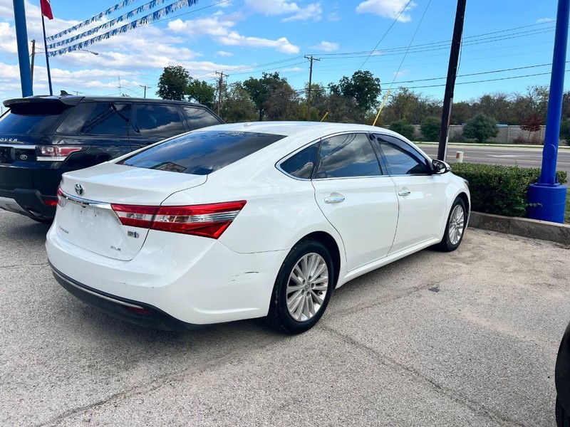 Toyota Avalon Hybrid Vehicle Image 04