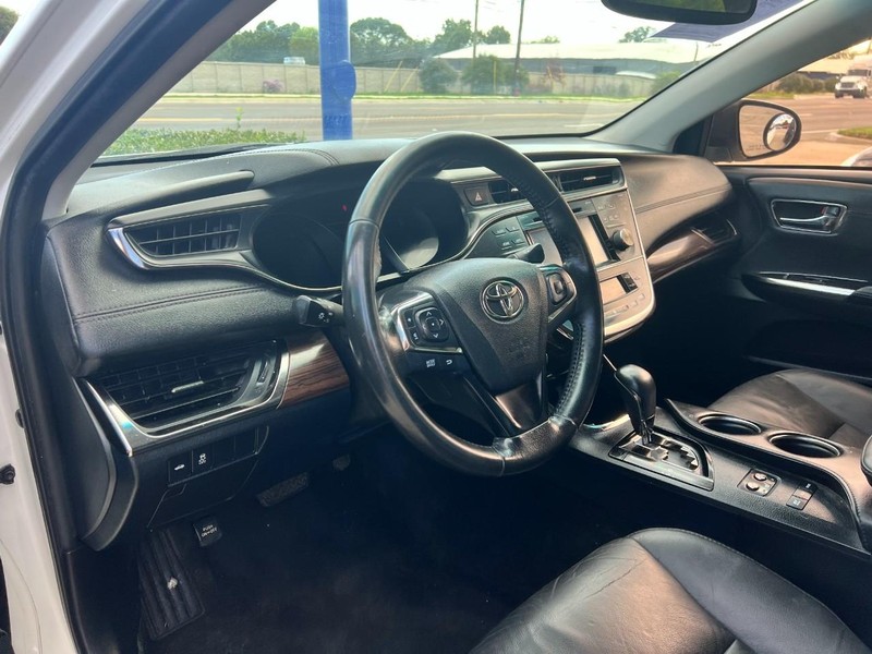 Toyota Avalon Hybrid Vehicle Image 06