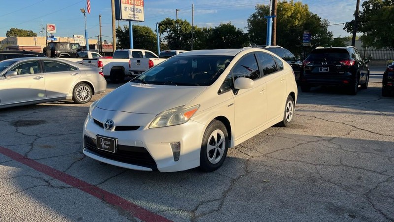 Toyota Prius Vehicle Image 02