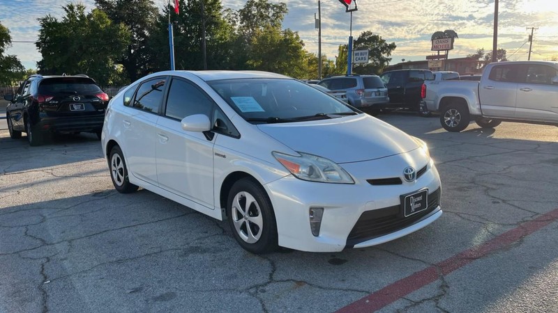 Toyota Prius Vehicle Image 03