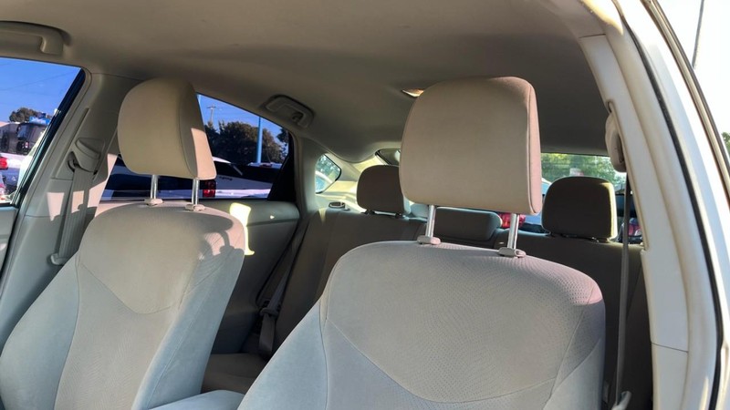 Toyota Prius Vehicle Image 06