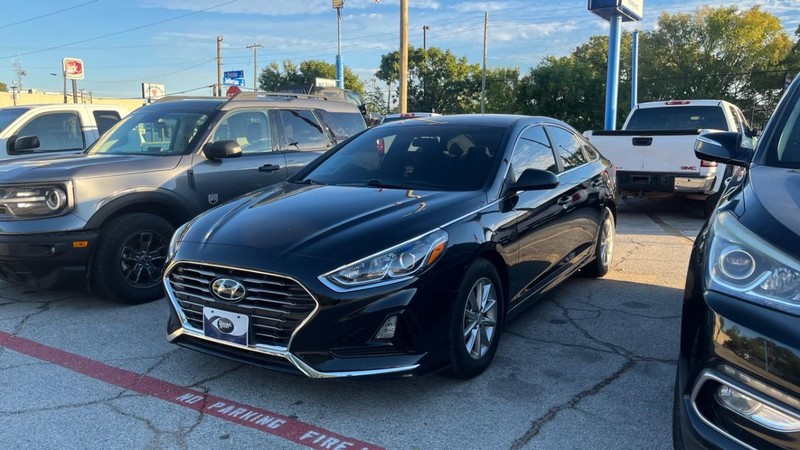 Hyundai Sonata Vehicle Image 02