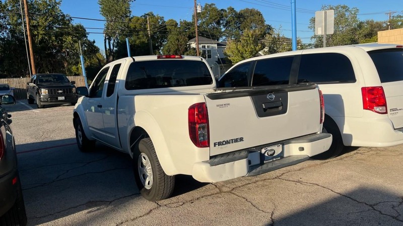 Nissan Frontier Vehicle Image 05