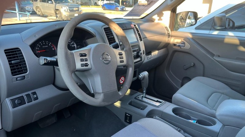 Nissan Frontier Vehicle Image 07