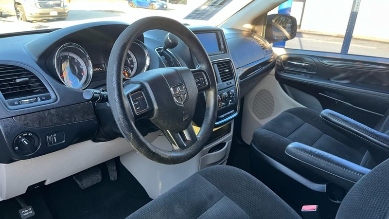 Dodge Grand Caravan Vehicle Image 05