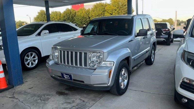 Jeep Liberty Vehicle Image 02
