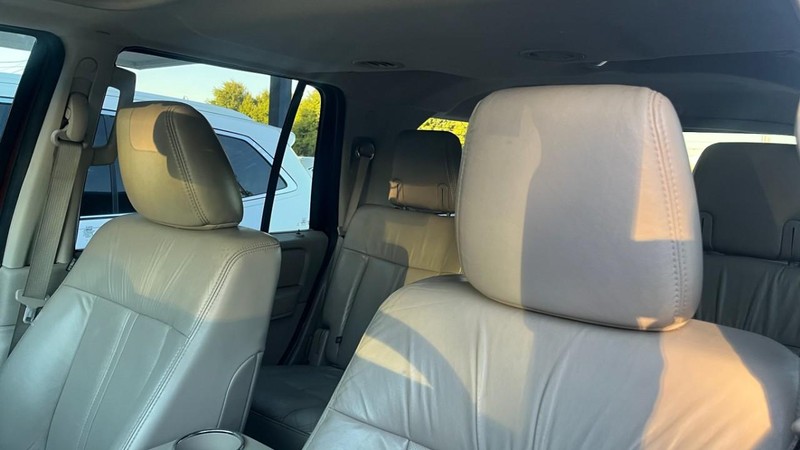 Lincoln Navigator Vehicle Image 06