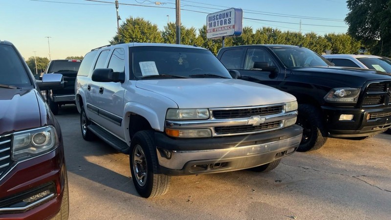 Chevrolet Suburban Vehicle Image 03
