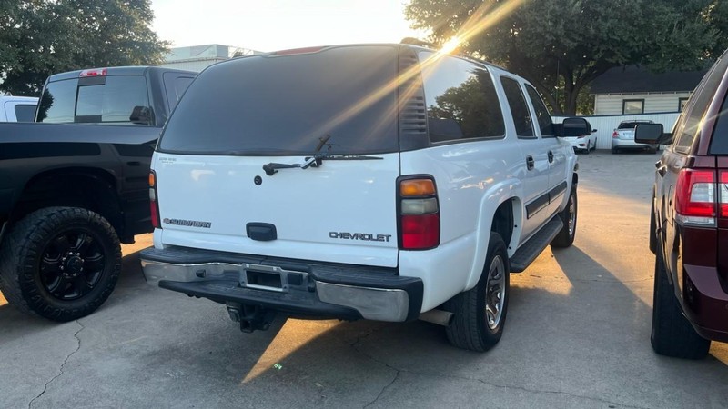 Chevrolet Suburban Vehicle Image 04