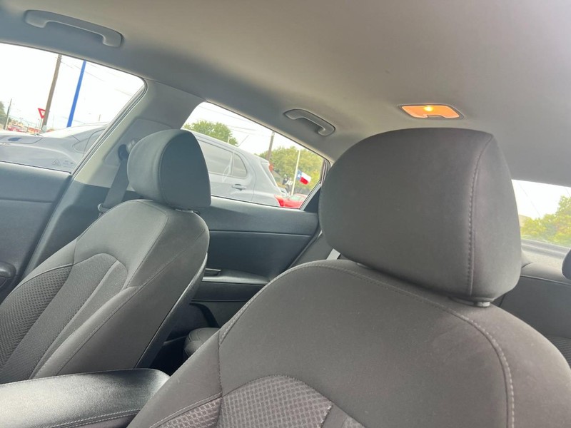 Kia Optima Vehicle Image 07