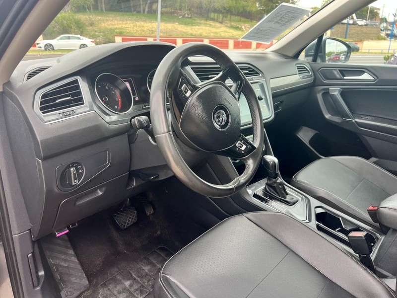 Volkswagen Tiguan Vehicle Image 04