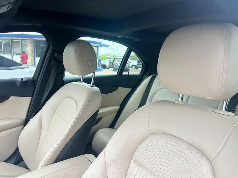 Mercedes-Benz C-Class Vehicle Image 05