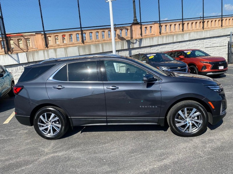 Chevrolet Equinox Vehicle Full-screen Gallery Image 3