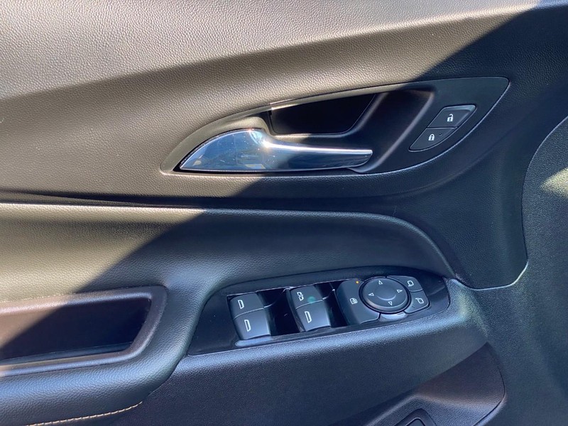 Chevrolet Equinox Vehicle Full-screen Gallery Image 19