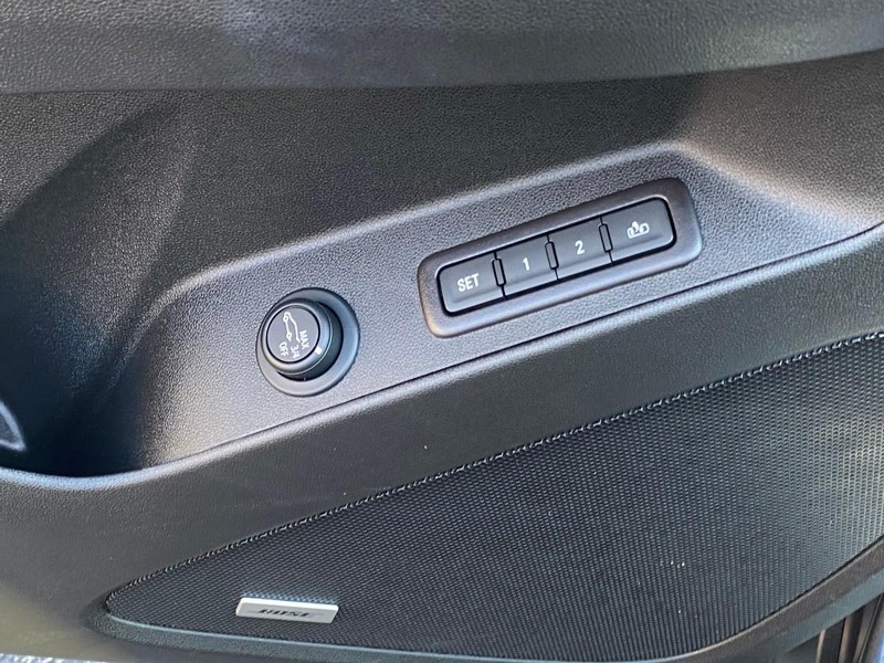 Chevrolet Equinox Vehicle Full-screen Gallery Image 20