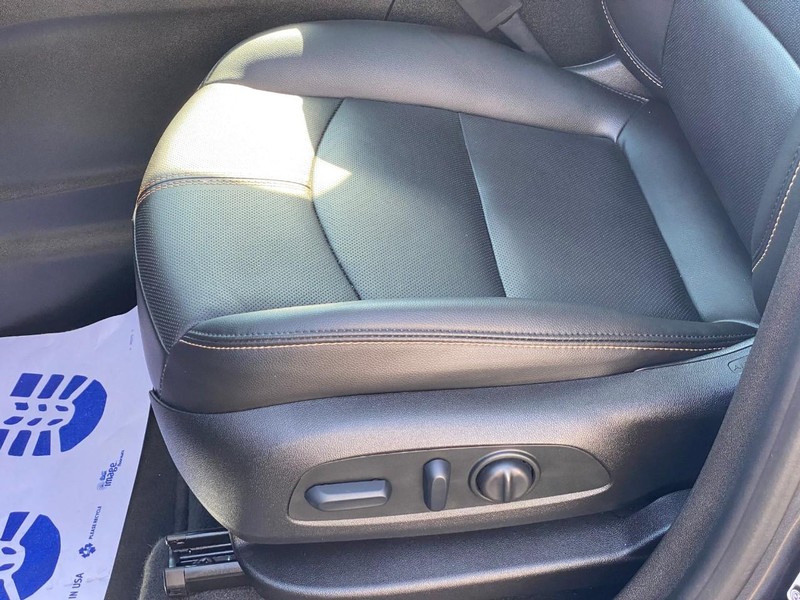 Chevrolet Equinox Vehicle Full-screen Gallery Image 21