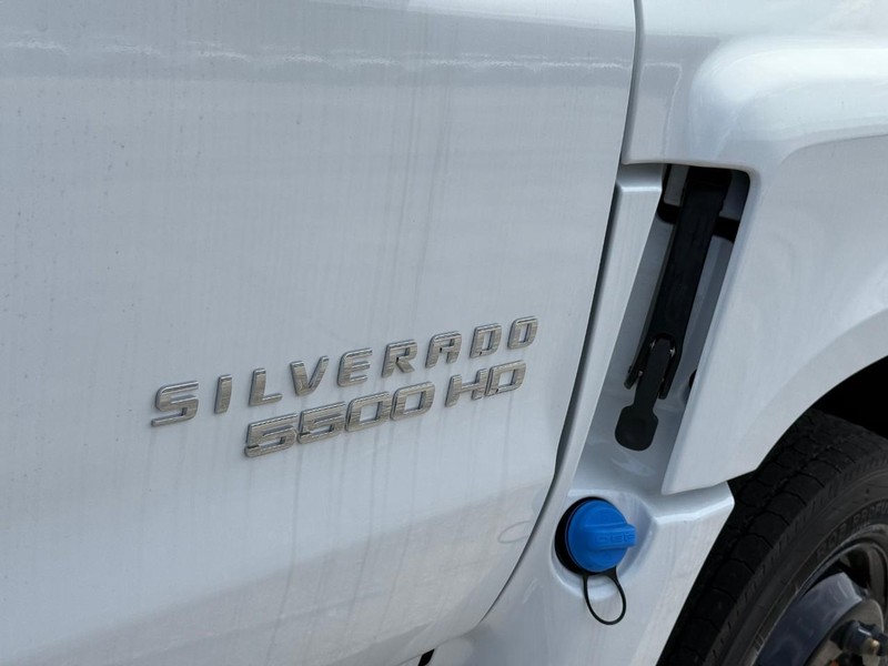 Chevrolet Silverado MD Vehicle Full-screen Gallery Image 5