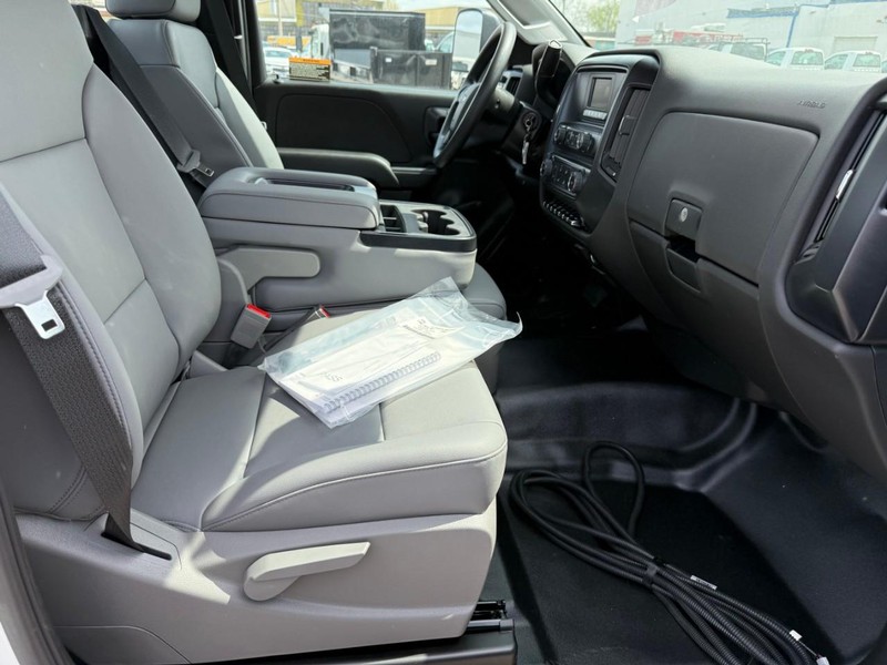 Chevrolet Silverado MD Vehicle Full-screen Gallery Image 6