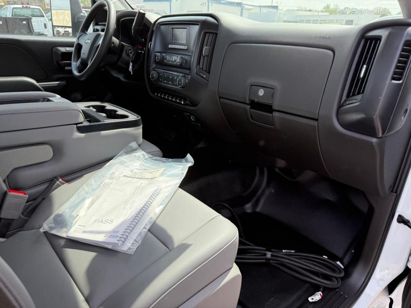Chevrolet Silverado MD Vehicle Full-screen Gallery Image 7