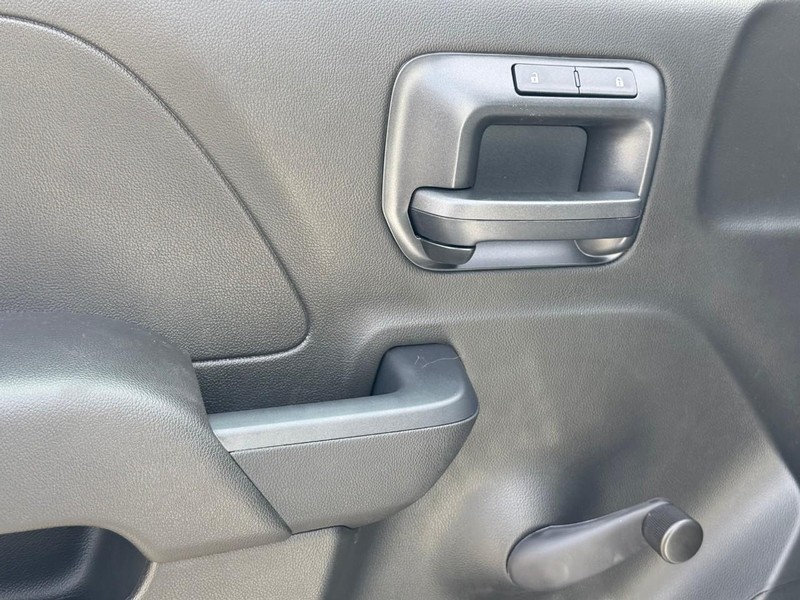 Chevrolet Silverado MD Vehicle Full-screen Gallery Image 8