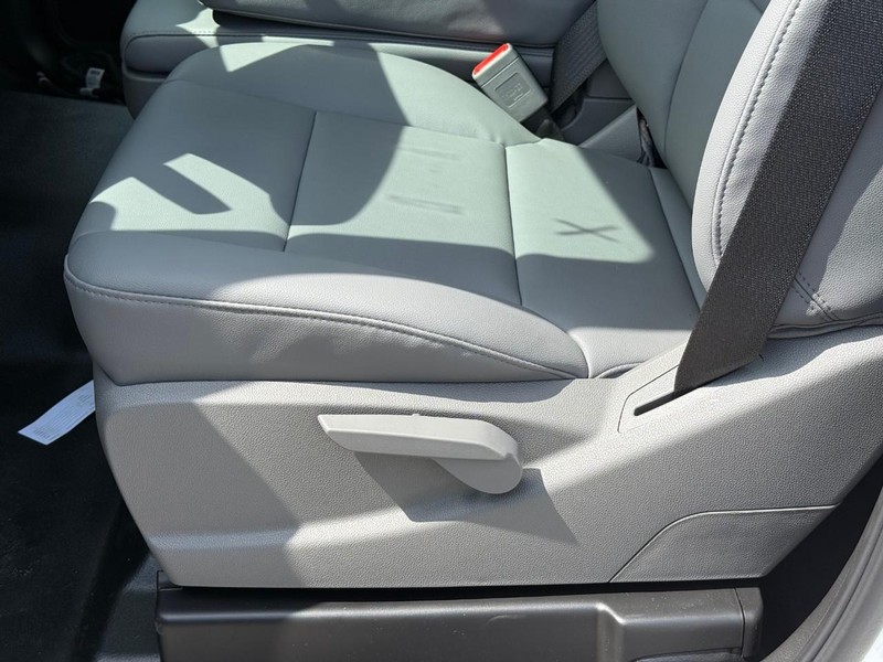 Chevrolet Silverado MD Vehicle Full-screen Gallery Image 9